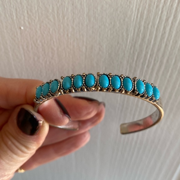 Turquoise color stone bracelet - Picture 1 of 4